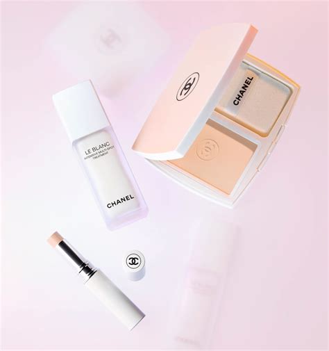 chanel le blanc fond de teint compact|LE BLANC FOND DE TEINT COMPACT ILLUMINATEUR.